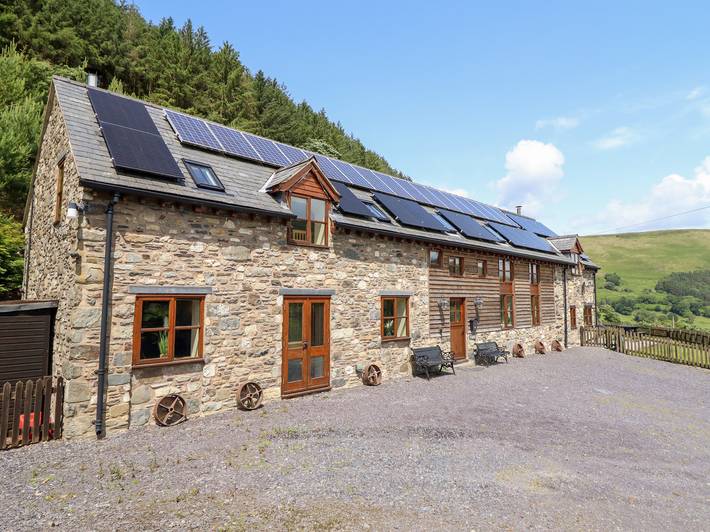 Log cabin for 11 people in Powys