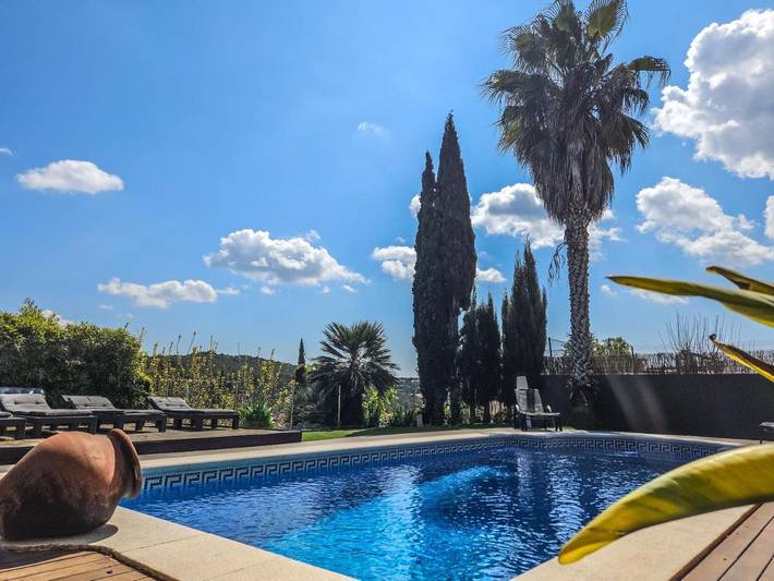 Casa rural para 8 personas, con vistas además de piscina y jardín en Olérdola