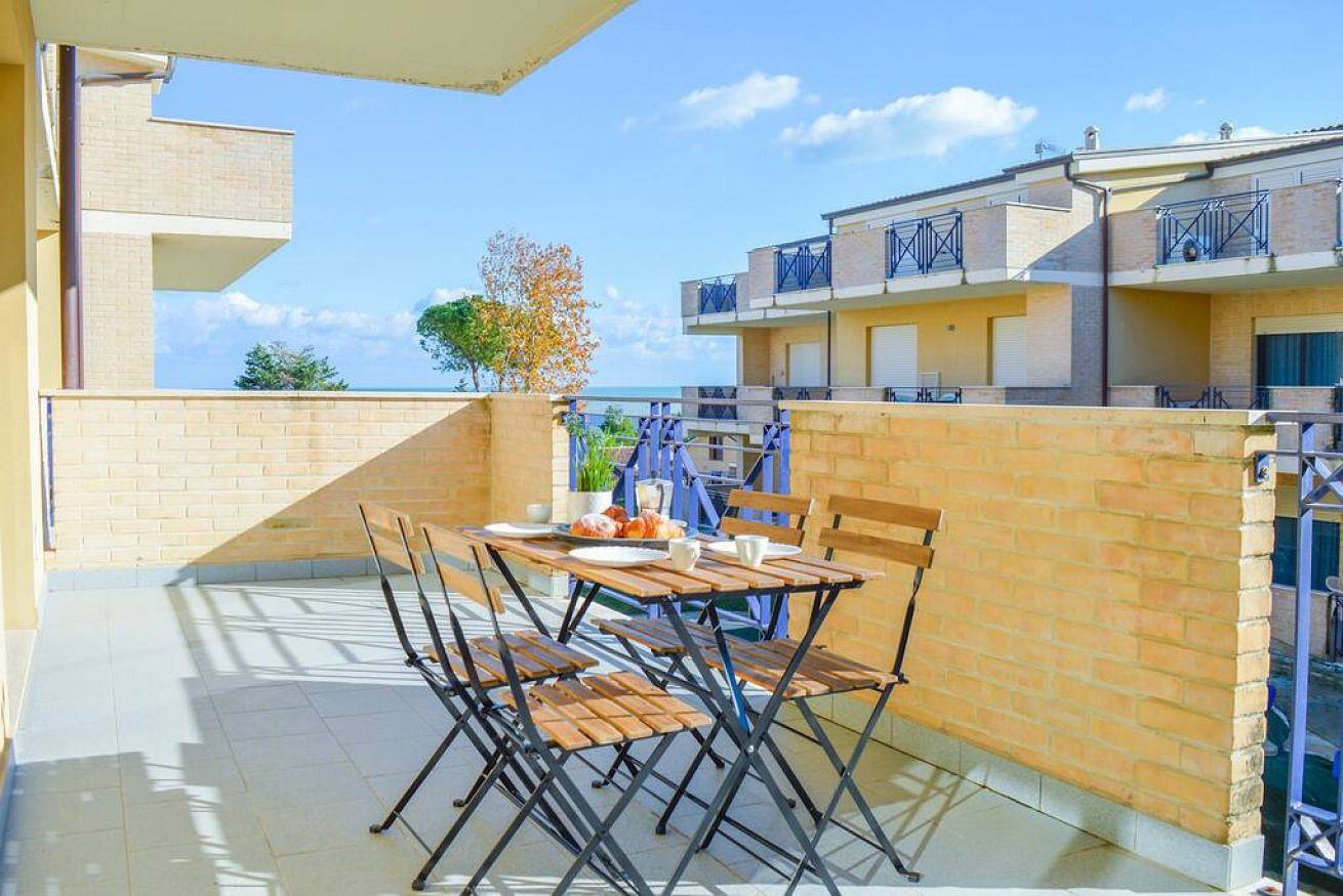 Ganze Wohnung, Ferienwohnung für 4 Personen mit Balkon/Terrasse in Foggetta, Pineto