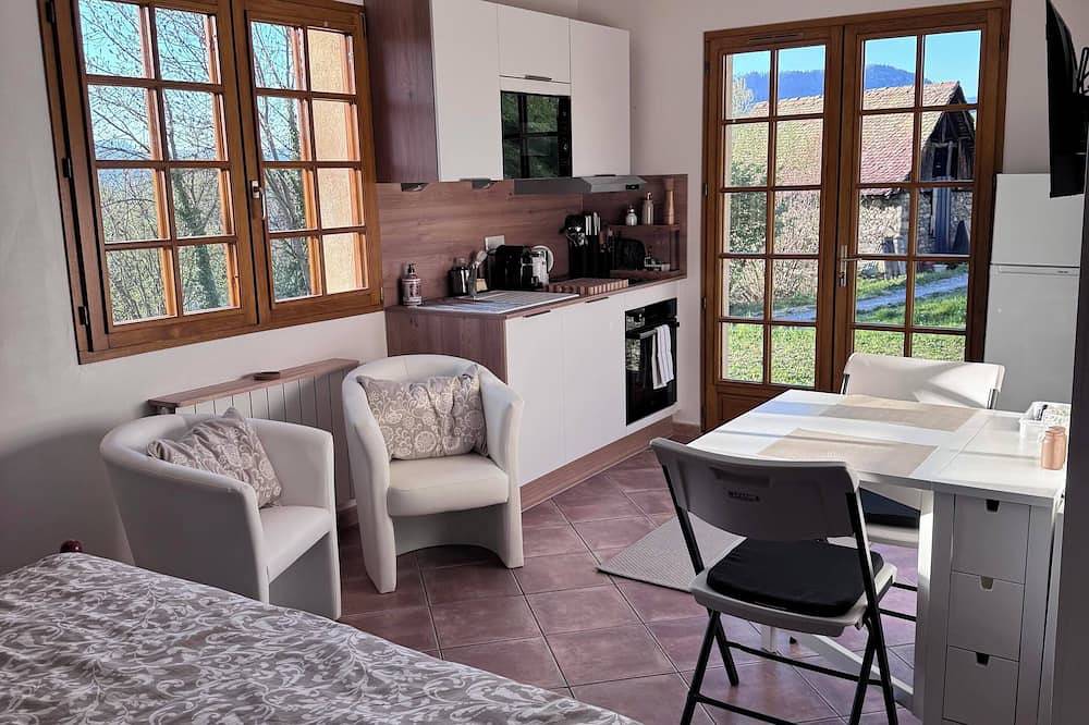 Ganze Wohnung, Comfortable Studio with Mountain View - Absolute Peace - Ideal Cure Thermale Uriage in Saint-Martin-d'Uriage, Nationalpark Écrins
