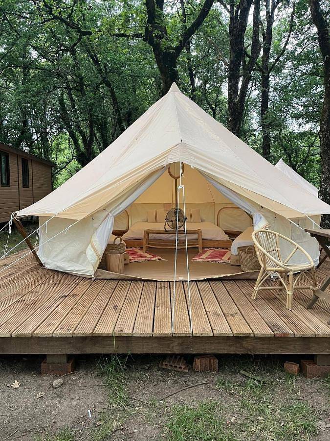 Tent in Sarria, Reserva da Biosfera Ribeira Sacra e Serras do Oribio e Courel