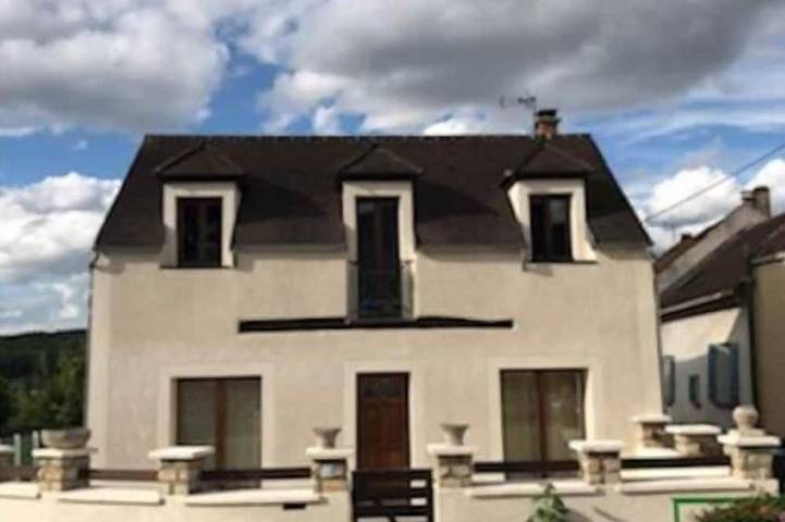 Location de vacances pour 17 personnes, animaux acceptés à Bazemont