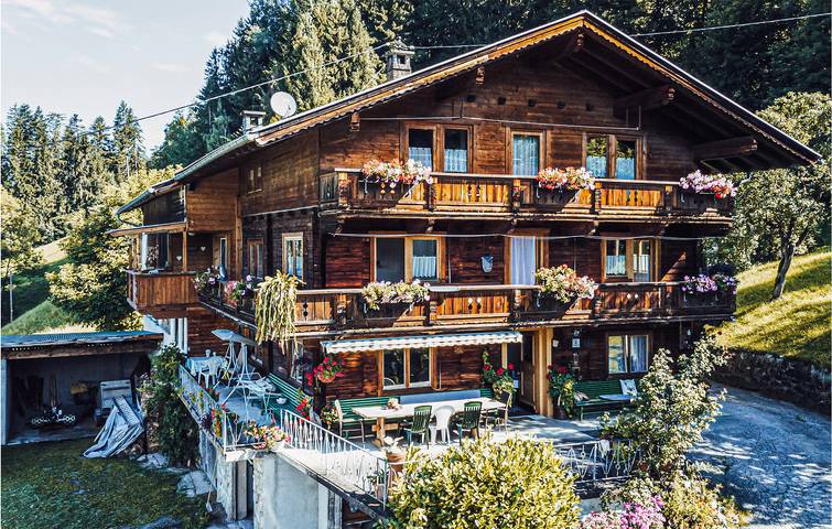 Vakantiehuis voor 10 personen, met Terras en Tuin in Hart im Zillertal
