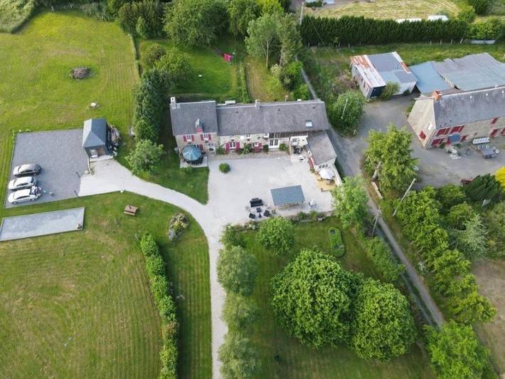 Gîte pour 12 personnes, avec vue et jardin à Vassy - 2