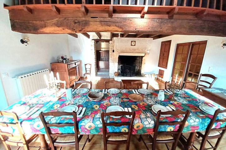 Gîte pour 10 personnes, avec Balcon/Terrasse ainsi que Terrasse et Jardin à La Couronne