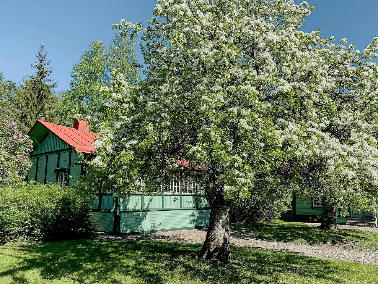 Schweizer Villa mit Wald als Nachbar in Bråviken in Norrköping, Vikbolandet