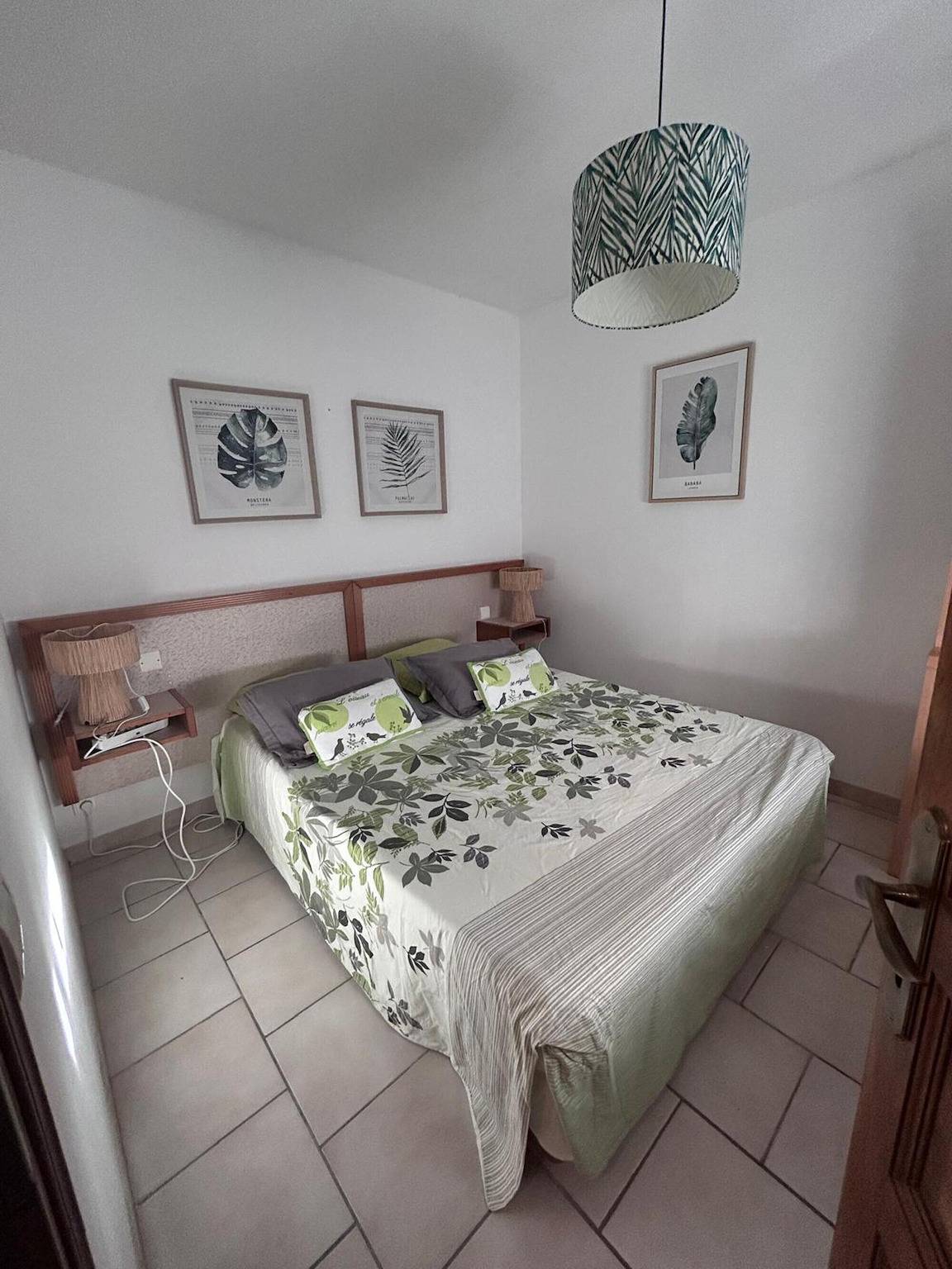 Apartamento entero, Apartamento '4 Personne' con piscina compartida, Wi-Fi y aire acondicionado in Cervione, Región de Corte