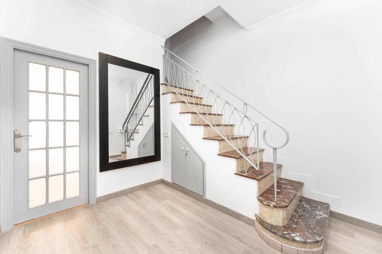 Three-Bedroom Townhouse in Barcelona Zentrum, Barcelona