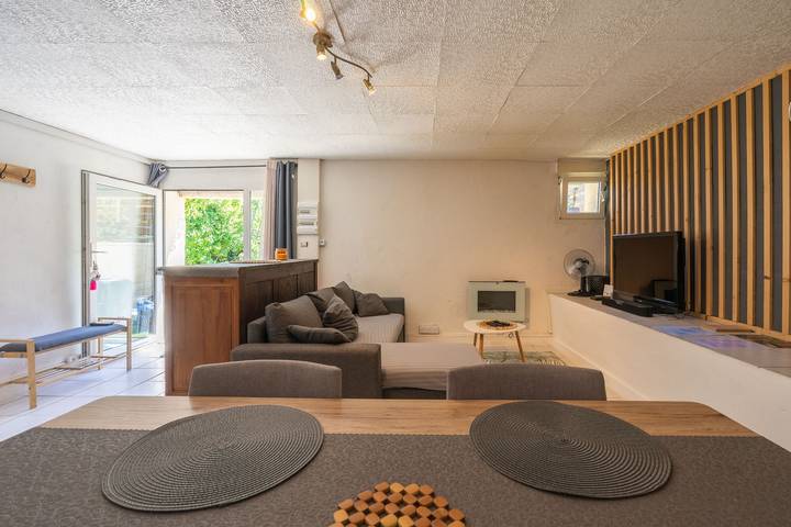 Apartamento entero, Apartamento "Fattoria" con terraza privada, jardín privado y Wi-Fi in Saint-Genis-de-Saintonge, Región de Jonzac