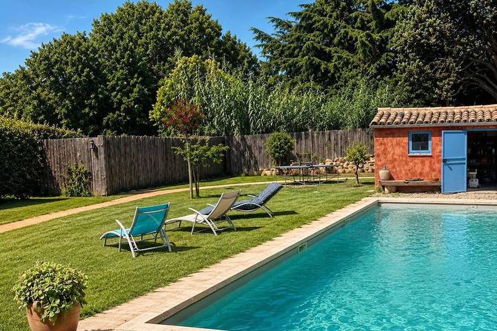 Location de vacances pour 12 personnes, avec Jacuzzi ainsi que Terrasse et Jardin à La Bruguière