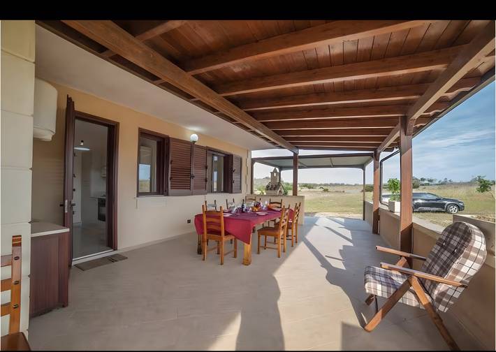 Villa 'Adg House' with Shared Terrace, Wi-Fi and Air Conditioning