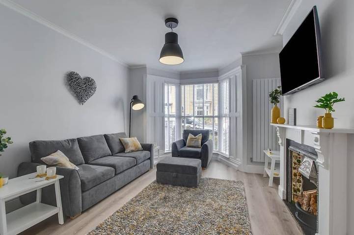 Cottage for 8 people, with garden in Mumbles