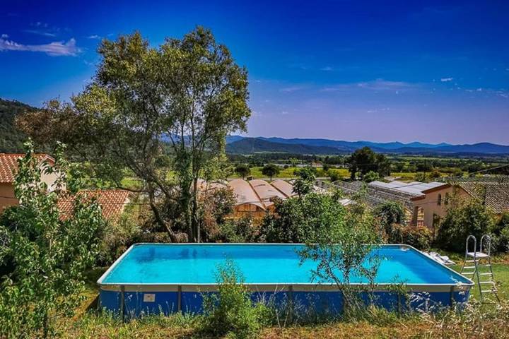Maison de vacances pour 4 personnes, avec jardin ainsi que vue et piscine