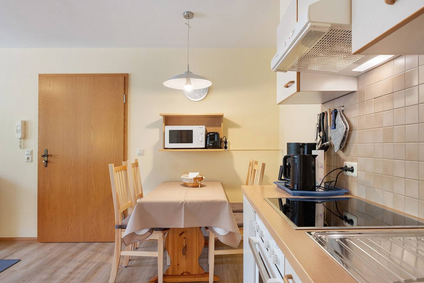 Ganze Wohnung, Ferienwohnung 'Esche' mit Bergblick, Gemeinschaftsterrasse und Wi-Fi in Todtnauberg (Todtnau), Todtnau