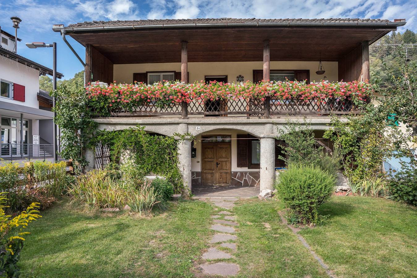 Entire apartment, Apartment 'Casa Delmarco' with Private Terrace and Private Garden in Molina di Fiemme, Castello-Molina di Fiemme