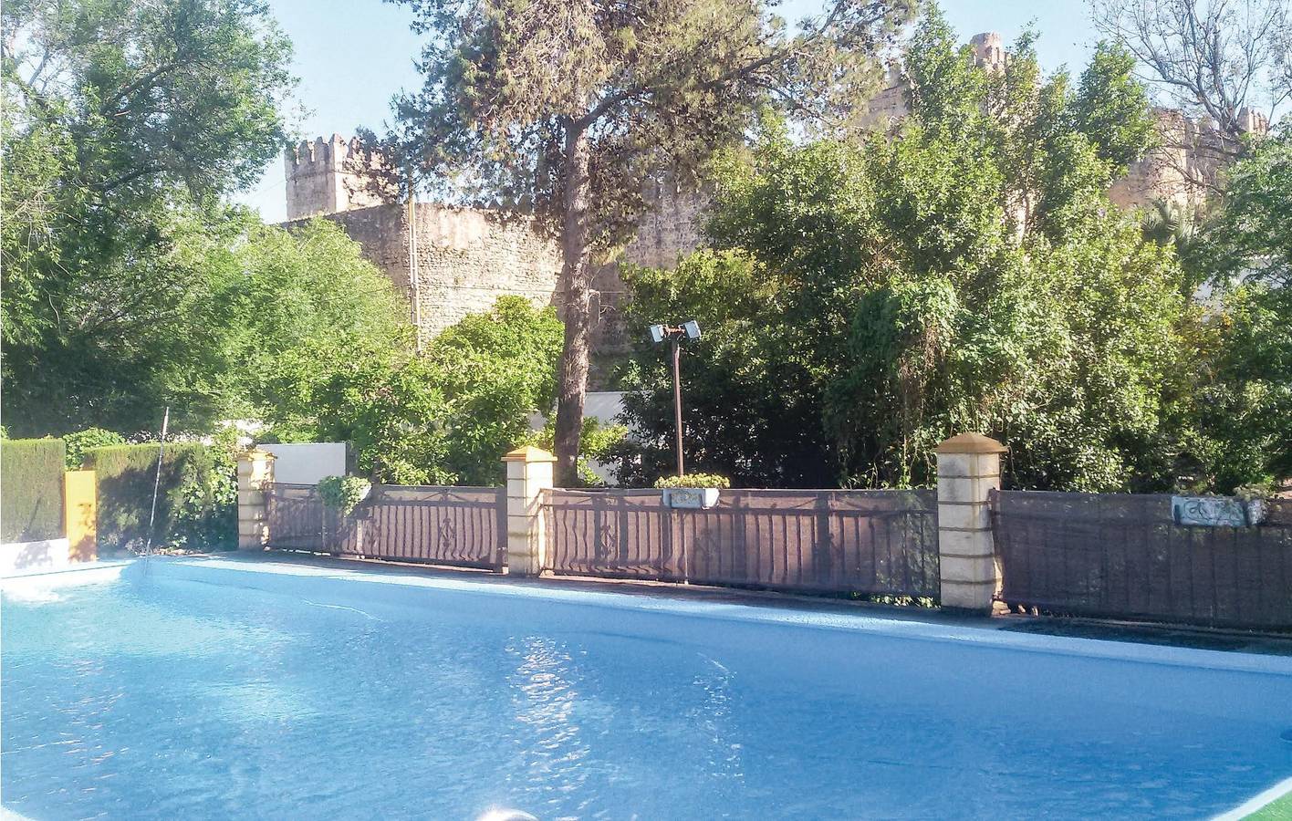 Retraite au bord de la piscine : 150m2 avec A/C, Terrasse et Internet in El Coronil, Province de Séville