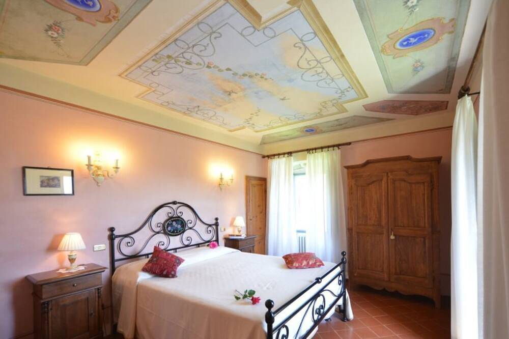 Palazzo Delle Rose & Torre Monterchi in Monterchi, Valtiberina