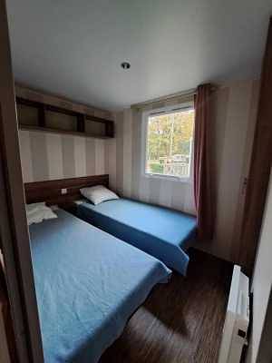 Mobil home pour 4 personnes, avec bassin pour enfant et piscine à Saint-Céré