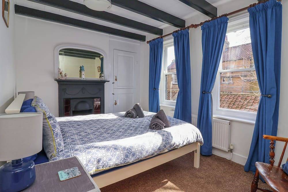 Roseberry Cottage, family friendly in Robin Hood’s Bay in Robin Hood's Bay, North York Moors National Park