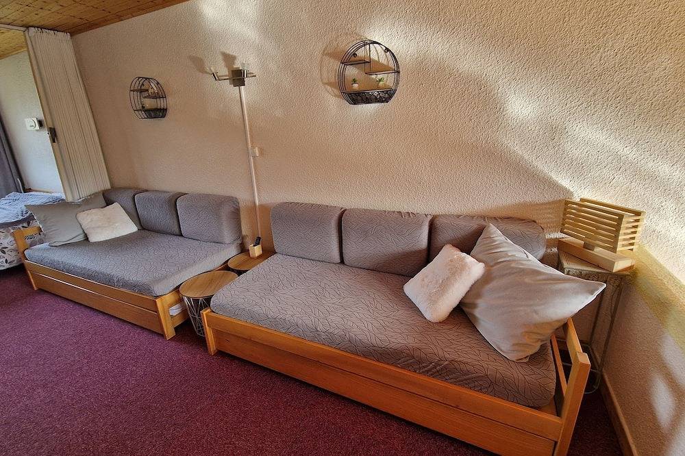 Entire apartment, Mountain apartment in Mijoux, Parc naturel régional du Haut-Jura