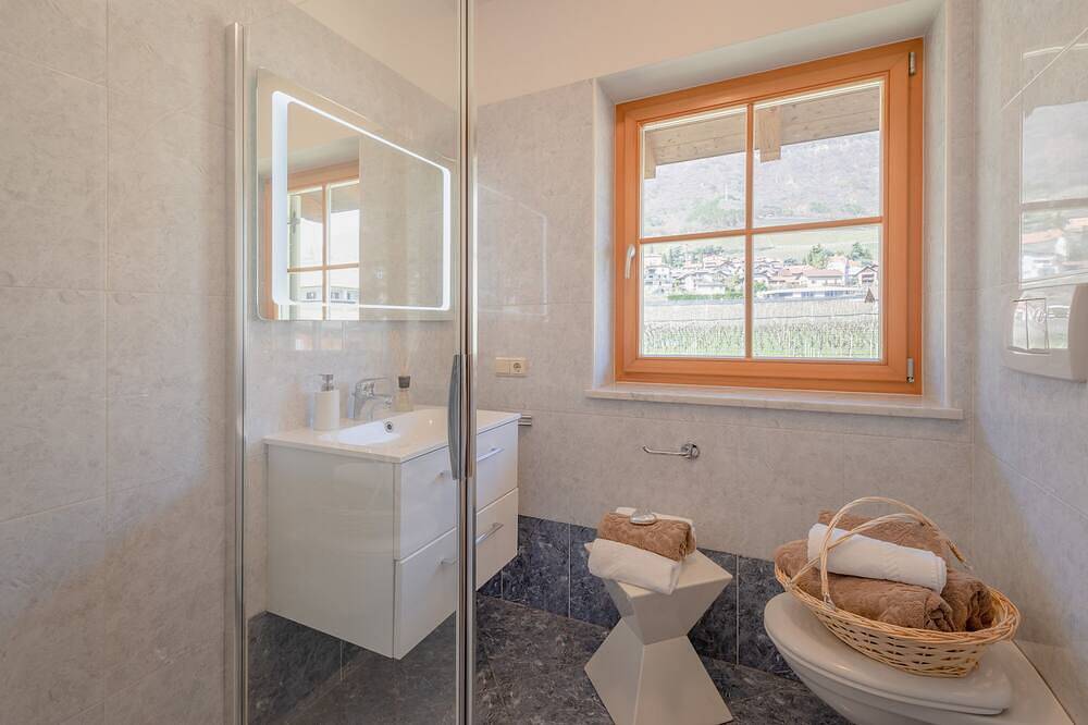 Ganze Wohnung, Ferienwohnung „Zwerger Süden“ mit Balkon, Pool und großer Liegewiese in Tramin an der Weinstraße, Nonsberggruppe