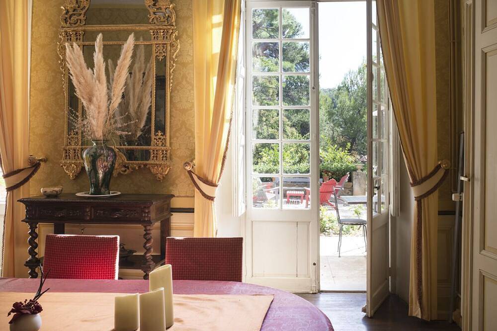 Chateau De L'Ange - Huit Chambres , Couchages 18 in Cesseras, Région de Béziers