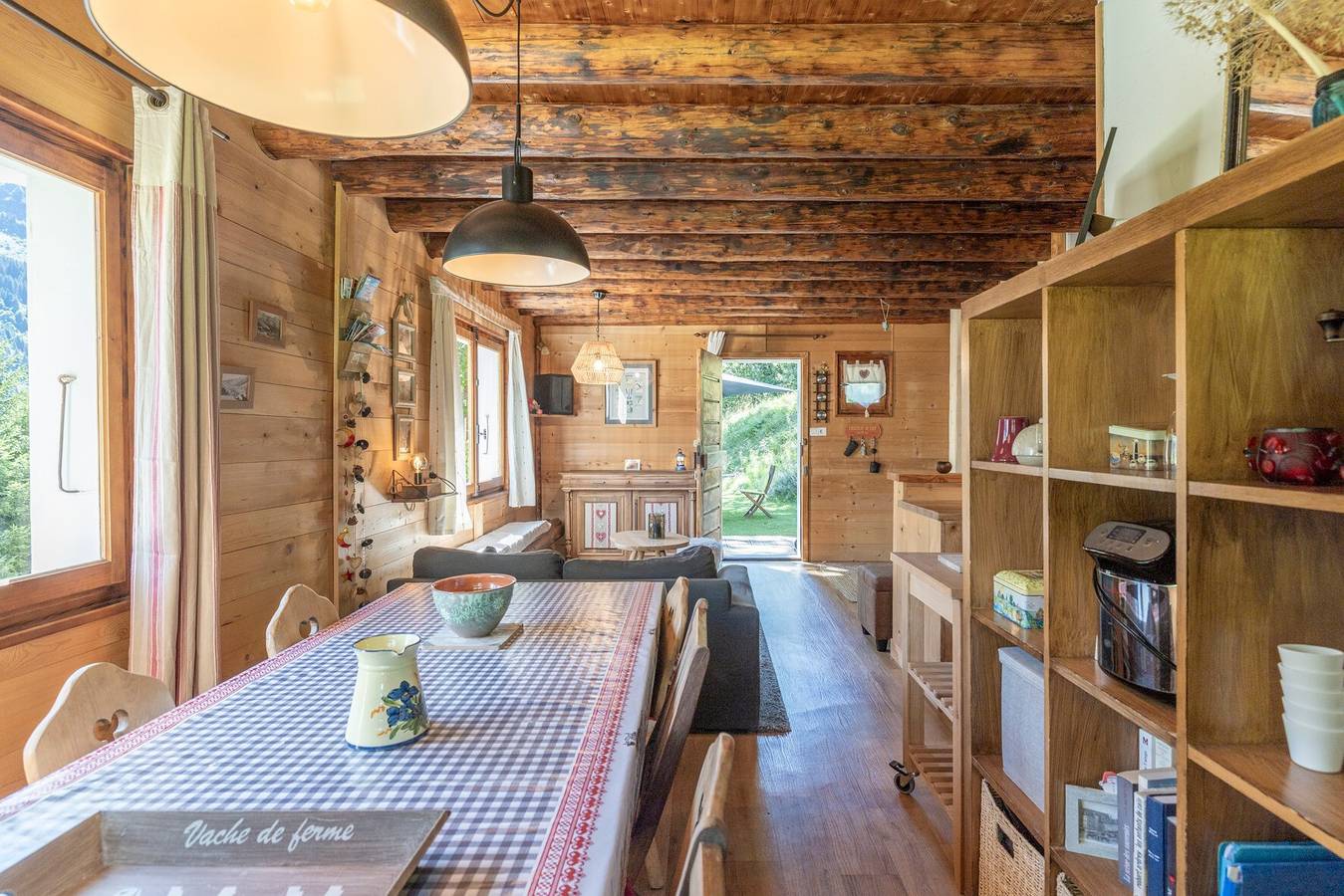 Chalet "Le Petit Ranch" avec vue montagne et jardin privé in Le Reposoir, Région de Bonneville