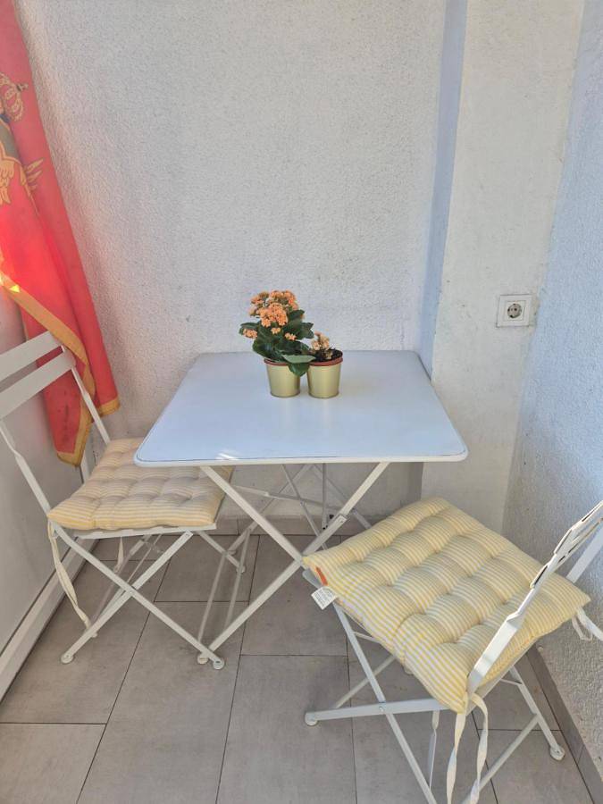 Ferienwohnung für 5 Personen, mit Balkon und Terrasse sowie Ausblick in Kotor