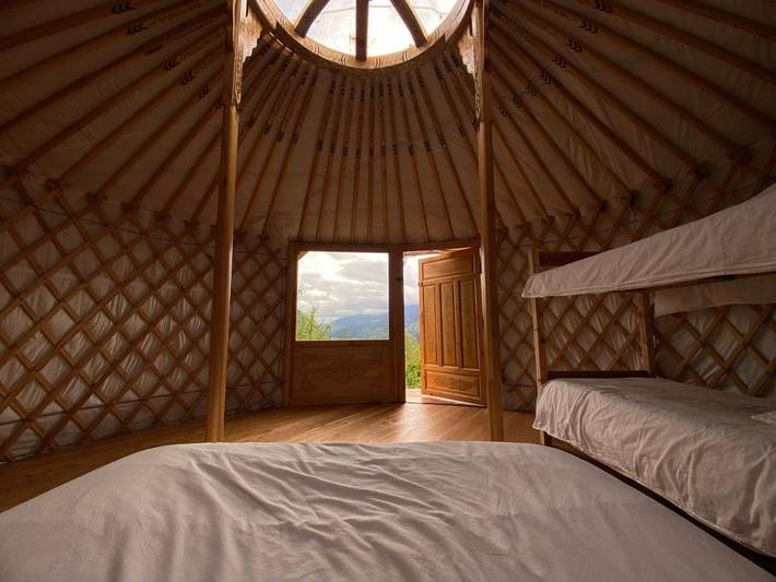 Tente pour 4 personnes, avec jardin ainsi que vue et terrasse dans Hautes-Alpe