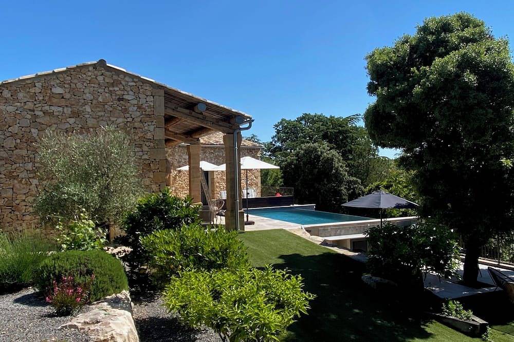 Villa d'Aulps, charme et détente entre Uzès et Pont du Gard in Pouzilhac, Région de Nîmes
