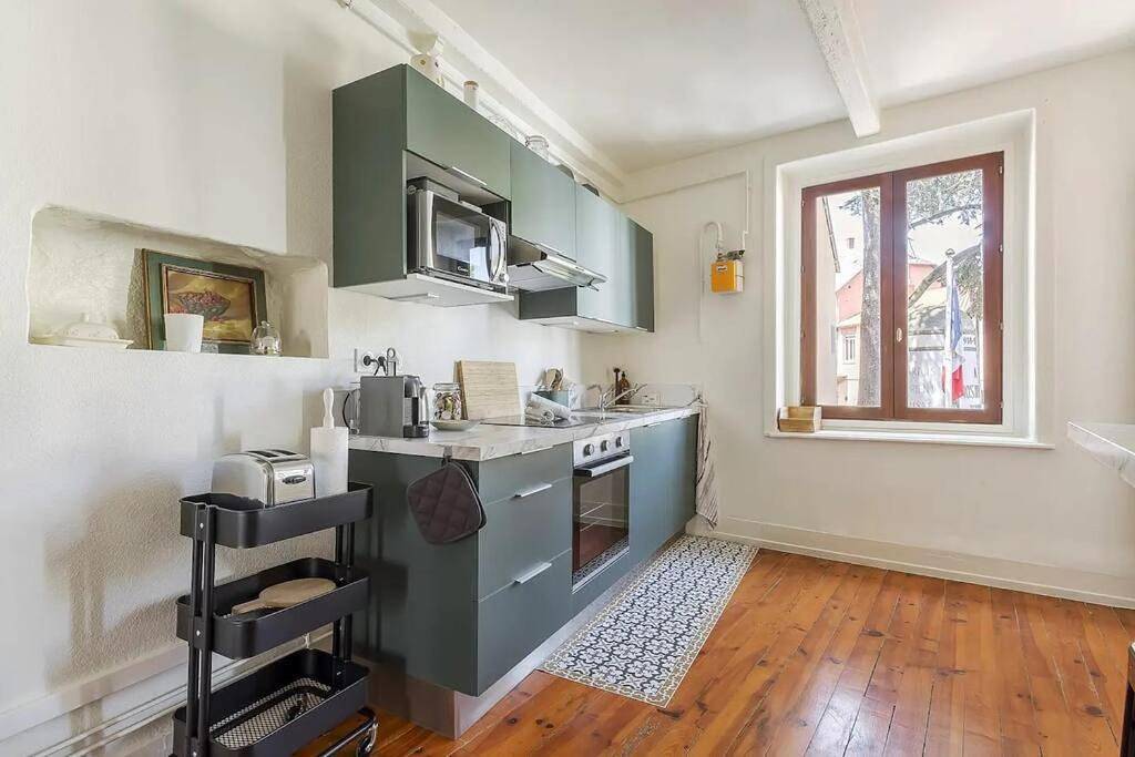 Appartement entier, One-Bedroom Apartment in Sainte-Foy-lès-Lyon, Lyon et ses environs