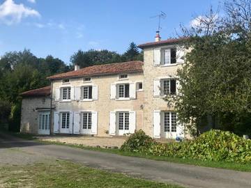 Chambre d’hôte pour 2 personnes, avec jardin à Nanteuil-en-Vallée
