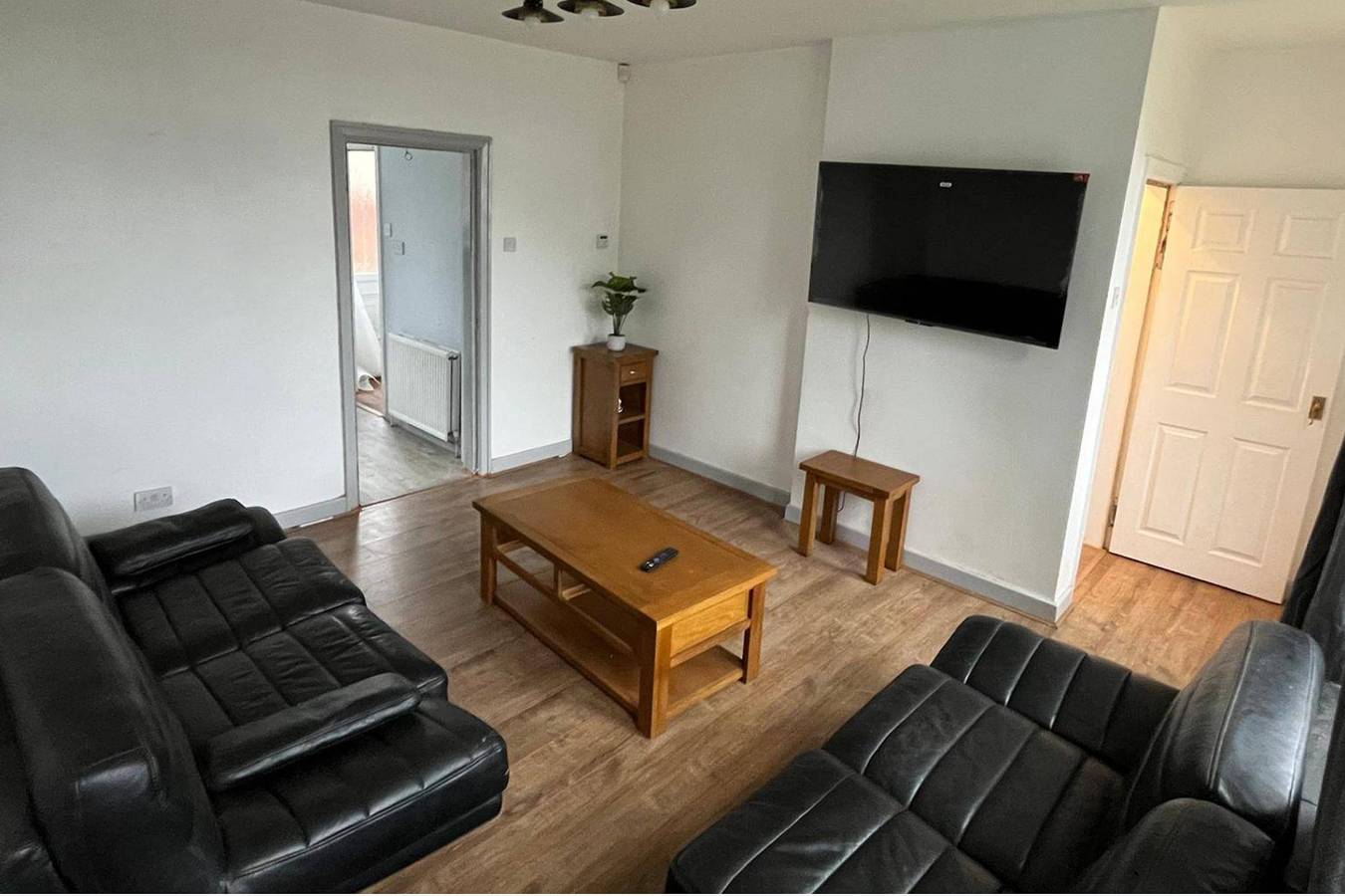 3 Bed House Sleeps 5 - Free Parking - Tv & Wifi in Sheffield, South Yorkshire