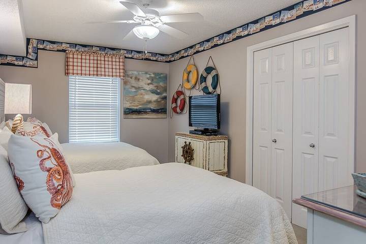Vacation rental for 8 people, with hot tub and pool as well as sauna and balcony by Orange Beach
