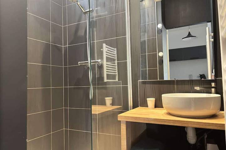 Entire apartment, L'azimut de Châtel-Guyon ★1 bedroom ★Wifi in Châtel-Guyon, Volcans d'Auvergne Regional Nature Park