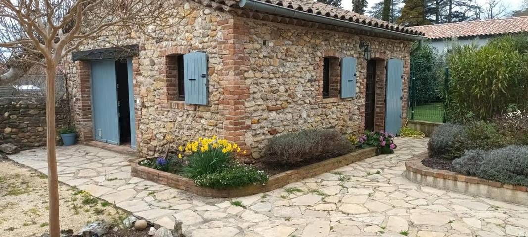 Location de vacances pour 6 personnes, avec piscine ainsi que terrasse et jardin à Saint-Victor-de-Malcap - 4