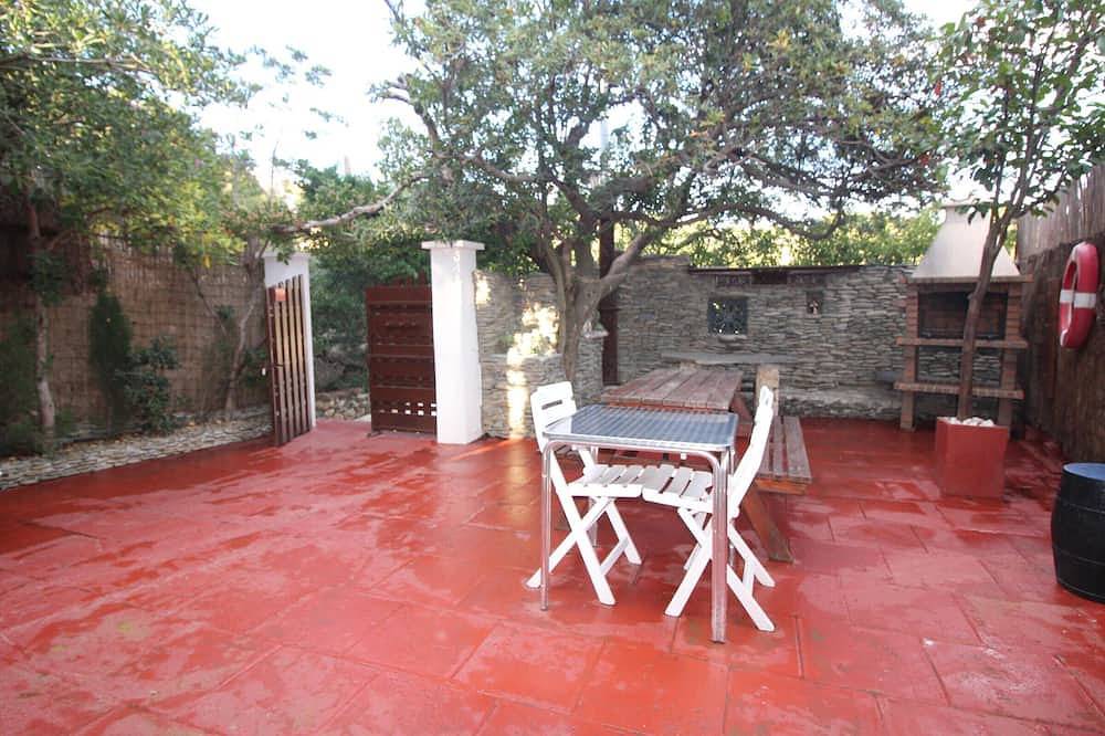 Entire apartment, Grifeu 6 - Apartamento situado muy cerca de la playa de Cap Ras, para 6 personas in Platja Grifeu, Upper Empordà