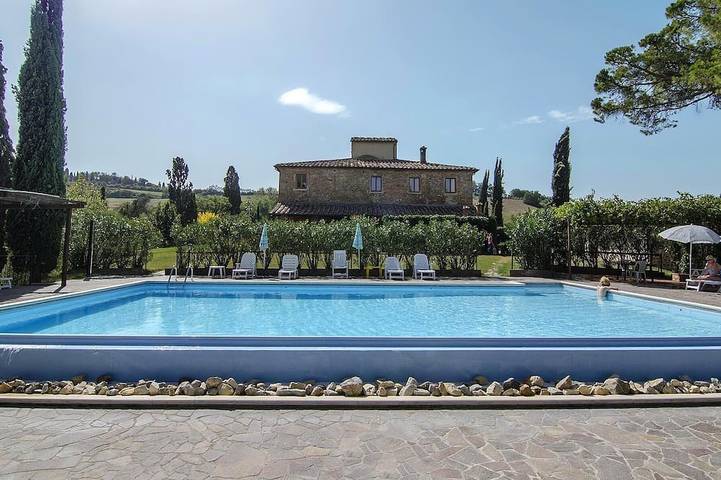 Agriturismo per 4 persone, con piscina e terrazza nonché giardino in Torrita di Siena