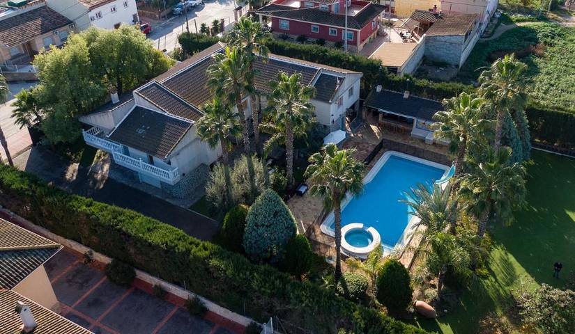 Chalet para 29 personas, con piscina y jardín además de vistas y terraza, Se admiten mascotas en Murcia 