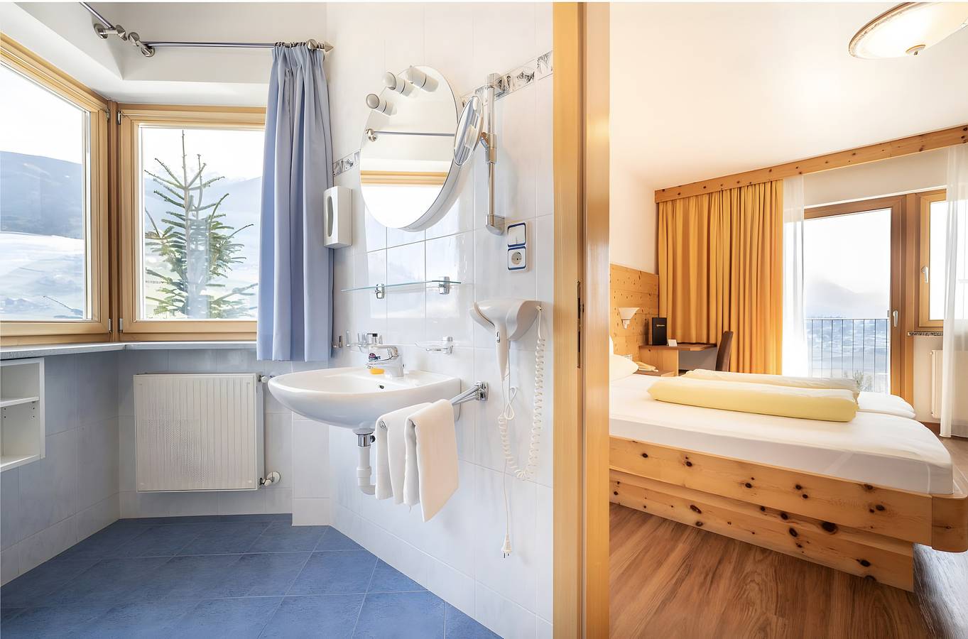 Room 'Silber Zimmer 2' with Mountain View, Wi-Fi and Air Conditioning in Tyrol (South Tyrol), Texel Group