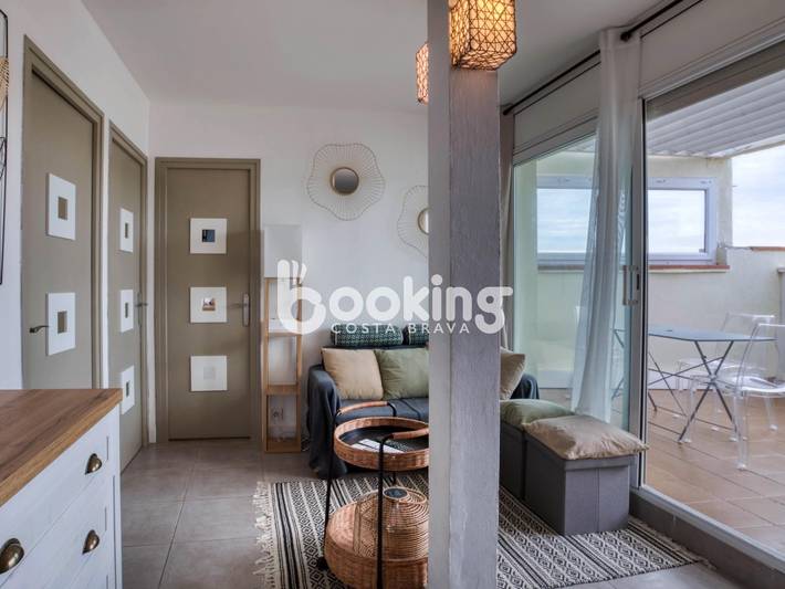 Entire holiday apartment, Attic apartment with views and shared pool near the beach and commercial area in Platja d'Aro, Costa Brava