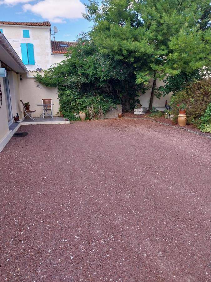 Location de vacances pour 2 personnes, avec vue et jardin à Champniers - 2