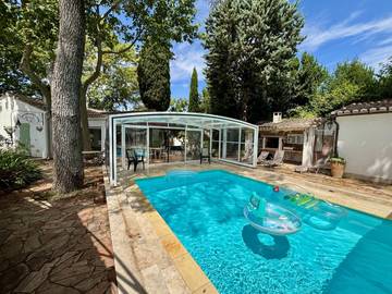 Location de vacances pour 8 personnes, avec jardin ainsi que terrasse et piscine à Uzès