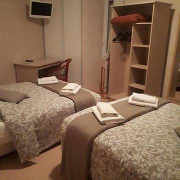 Hôtel pour 3 personnes, avec vue à Comblanchien