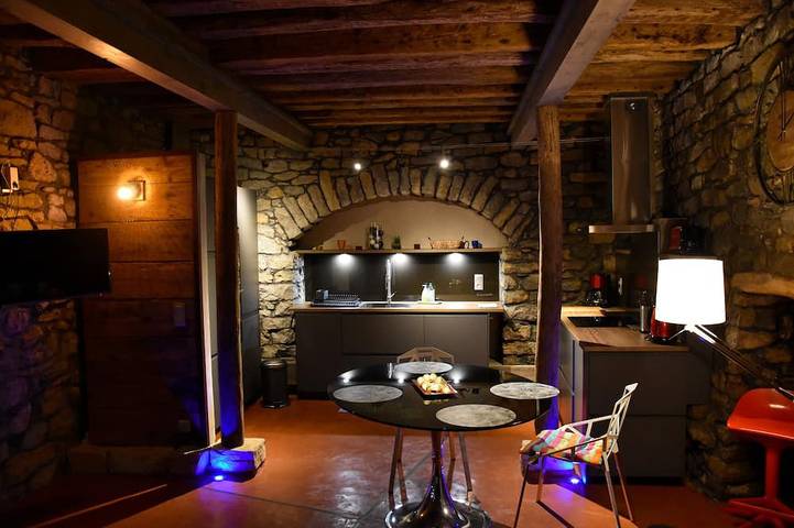 Location de vacances pour 2 personnes à Arbois (homonymie)