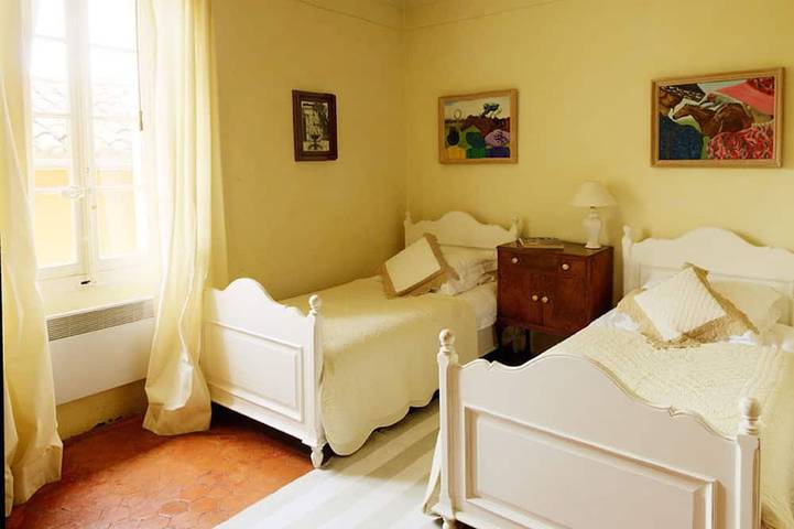 Beautiful village house, centre Roussillon, private pool, fab views Booking 2026 in Roussillon, Parc naturel régional du Luberon