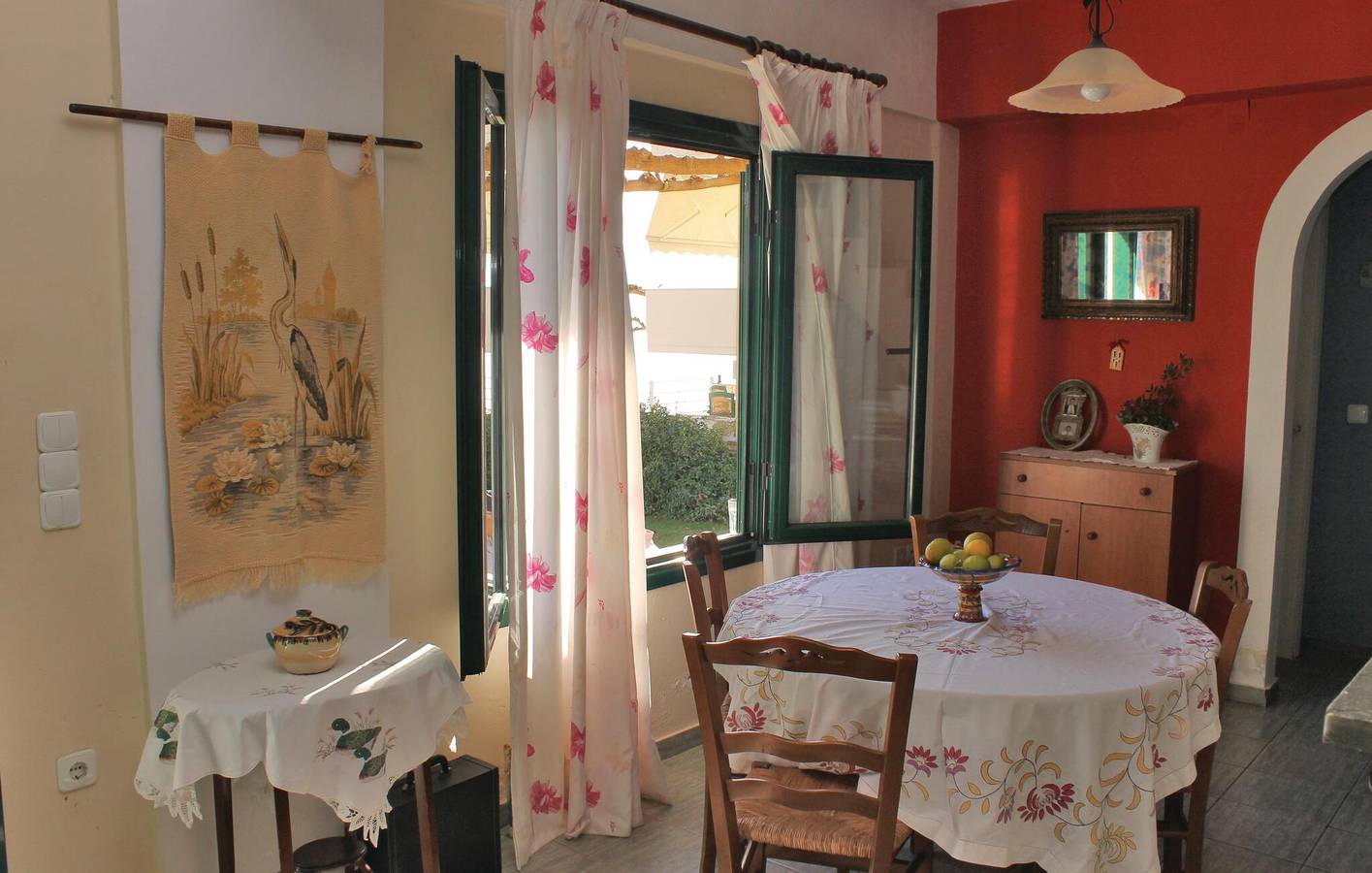 Gemütliches Küstenappartement mit Terrasse & WiFi in Ilia, Euböa