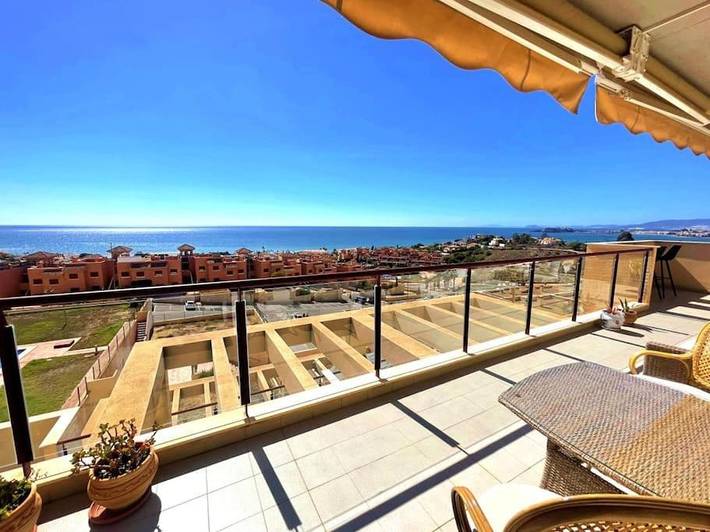 Apartamento de vacaciones para 4 personas, con jardín y terraza además de vistas y piscina - 1