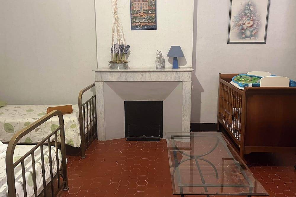 House with night parking in Ollioules, Toulon region