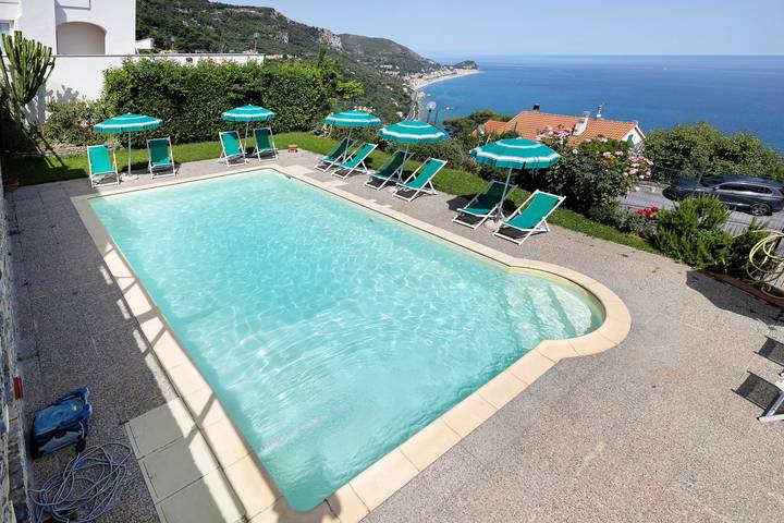 Entire apartment, Apartment 'La Realidad 1' with Shared Pool, Wi-Fi and Air Conditioning in Finale Ligure, Finale Ligure Municipality